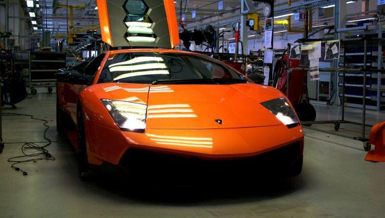 15 Foto di balik proses pembuatan mobil Lamborghini, pantesan mahal