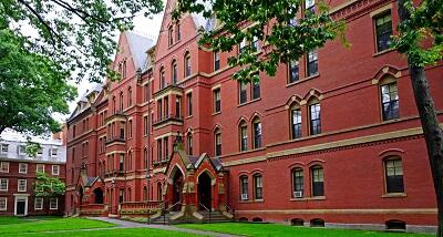 Beberapa Siswa Ini Batal Kuliah di Harvard Akibat Bercanda di Facebook