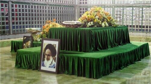 Gedung Parlemen Iran dan Makam Ayatollah Khomeini Diserang 