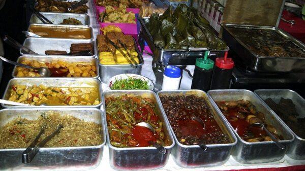 Menikmati 10 Kuliner Malam di Bandung, Cocok Untuk Teman Berbuka dan Sahur.