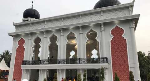 Tomi Winata Hadiri Peresmian Masjid Al Kautsar di Aceh