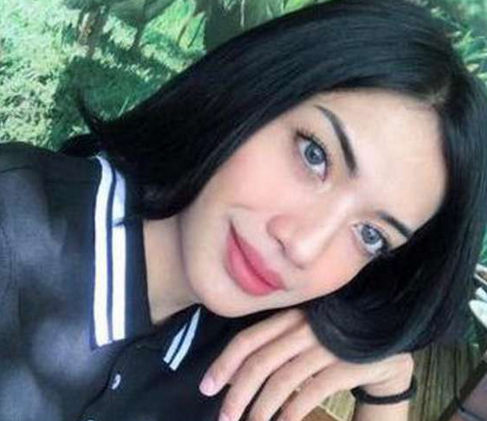 Foto Hot Gaya Pacaran Millendaru dan Pacar Elus Alat Vital Ini Bikin Heboh Netizen!