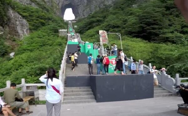 Aksi Parkour Pria Ini Bikin Deg-Degan Orang yang Melihatnya!