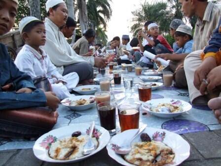 8 Bubur Gratis Untuk Menu Berbuka Di Berbagai Masjid di Nusantara 