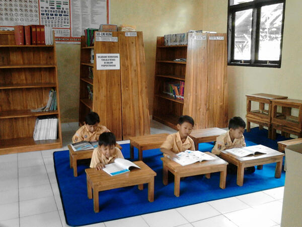 Yuk Bantu Tambah Koleksi Buku Perpustakaaan Sekolah!