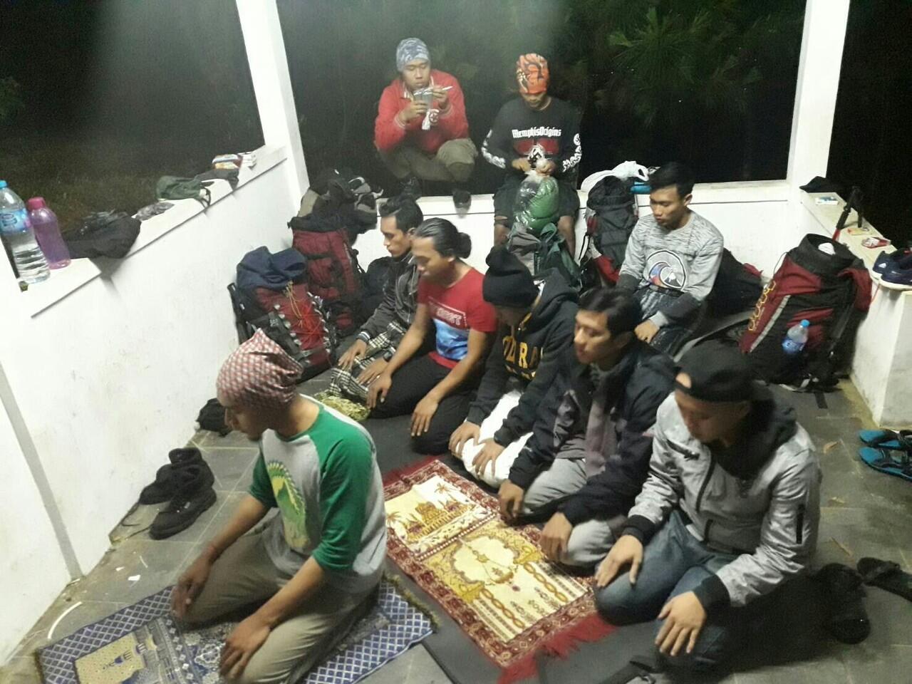 #BerbagiBerkah : Sahur on the Mount, Bukber on Basecamp
