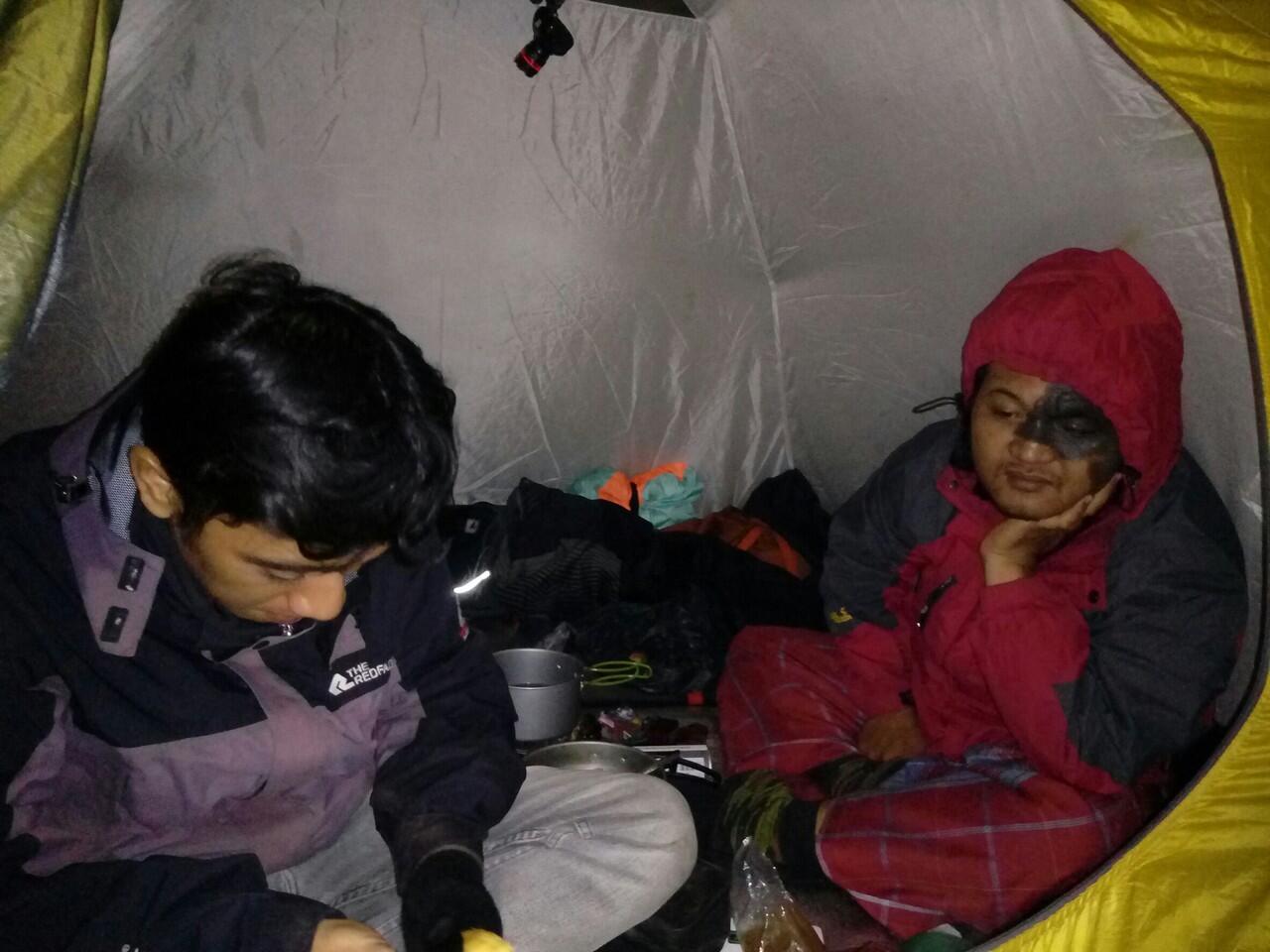 #BerbagiBerkah : Sahur on the Mount, Bukber on Basecamp