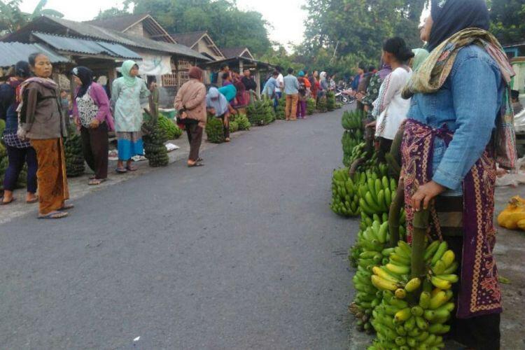 Menengok geliat pasar pisang Temuwangi Klaten pada dini hari 