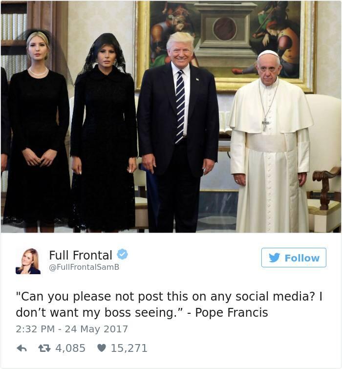 Ada Yang Aneh Dari Photo Pertemuan Donald Trump dan Paus Fransiskus