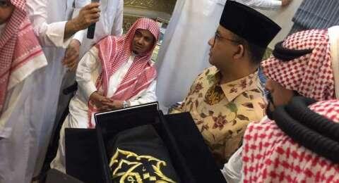 Anies Baswedan Mengklaim Dapat Potongan Kiswah di Mekkah
