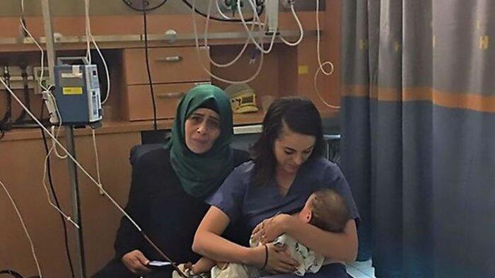 Mengharukan, Perawat Yahudi Susui Bayi Palestina yang Selamat Akibat Kecelakaan