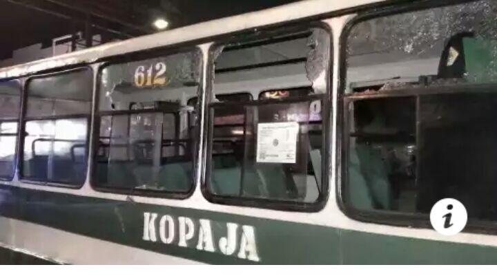 serang Sekelompok Orang, Bus The Jak Mania Rusak Parah