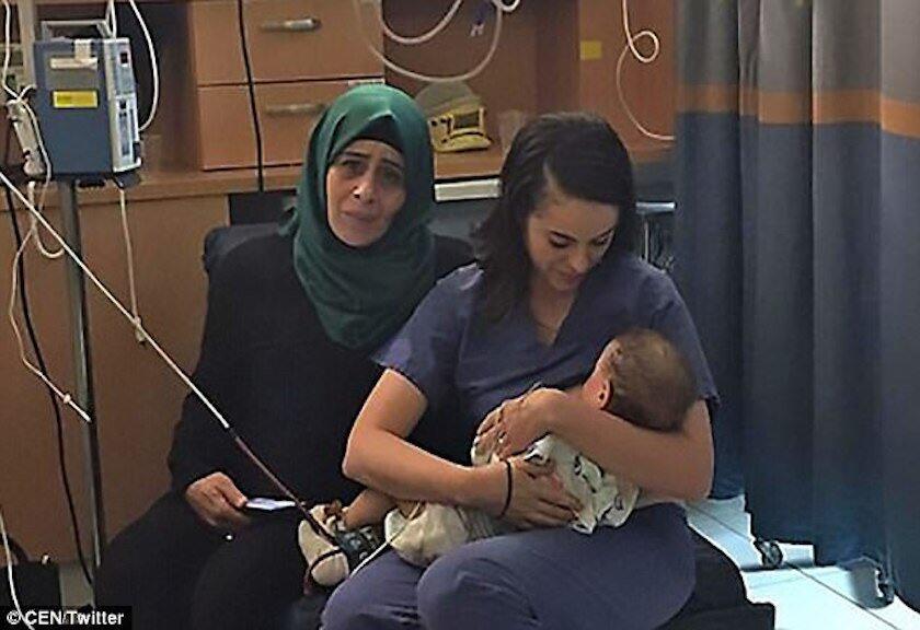 Menyentuh Hati, Perawat Yahudi Susui Bayi Palestina Korban Kecelakaan