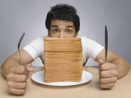 Macam-macam Gaya Saat Makan Roti Tawar,Agan Yang Mana?