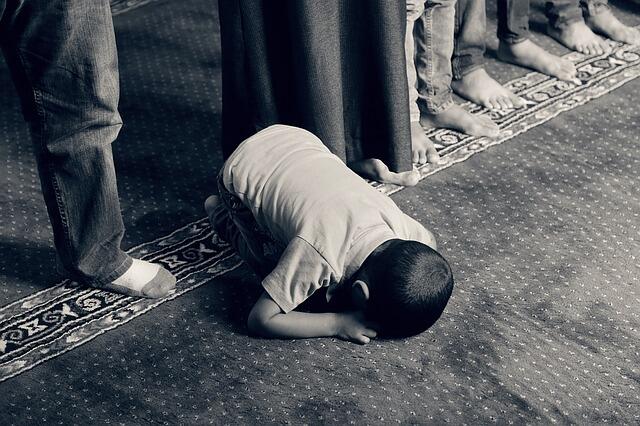 Hukum orang yang meninggalkan sholat saat berpuasa