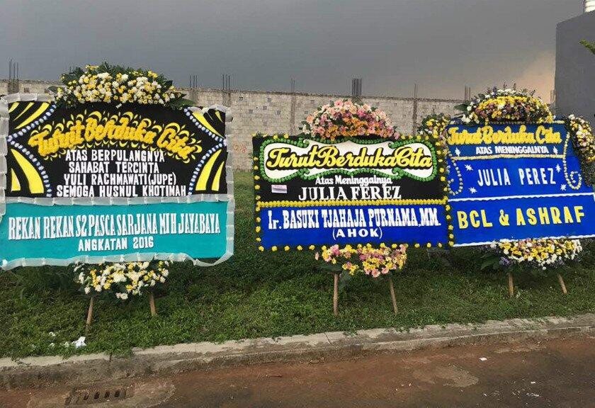 Karangan Bunga dari Ahok Tampak di Sekitar Rumah Jupe