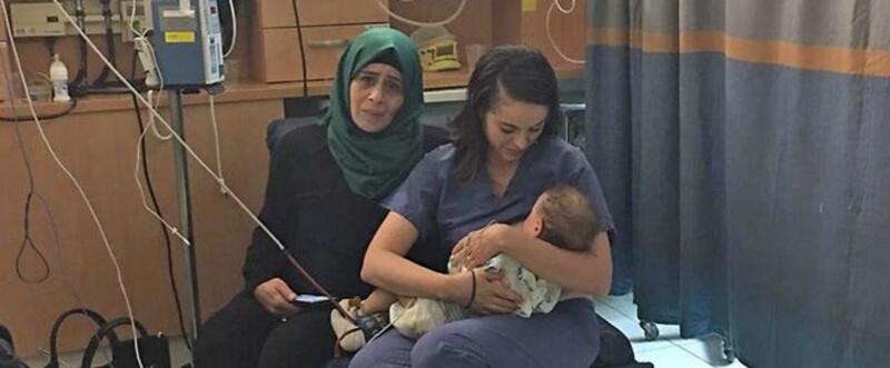 Ibu Koma, Perawat Yahudi Susui Bayi Palestina !