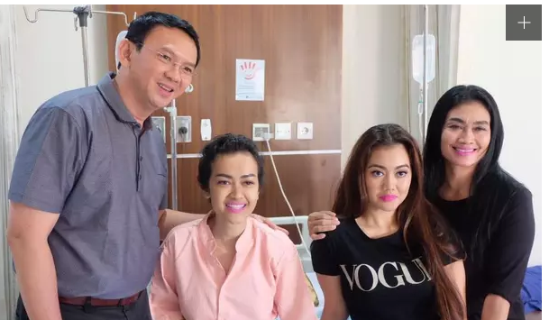 Dari Penjara, Ahok Kirim Karangan Bunga untuk Julia Perez