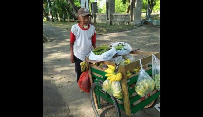 Uang Rp1,1 Juta Dirampok, Kakek Penjual Pisang Dapat Berkah