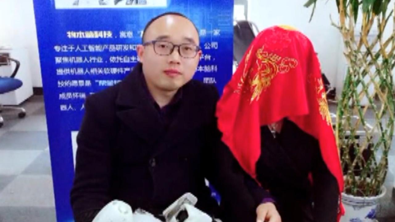 Sulit Temukan Jodoh,Pria ini Nikahi Robot Buatannya Sendiri