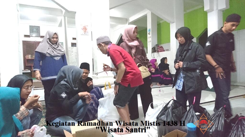 &#91;FR&#93; Berbagi kebahagian di Bulan Ramadhan &quot;Wisata Santri&quot; // @wisatamistis