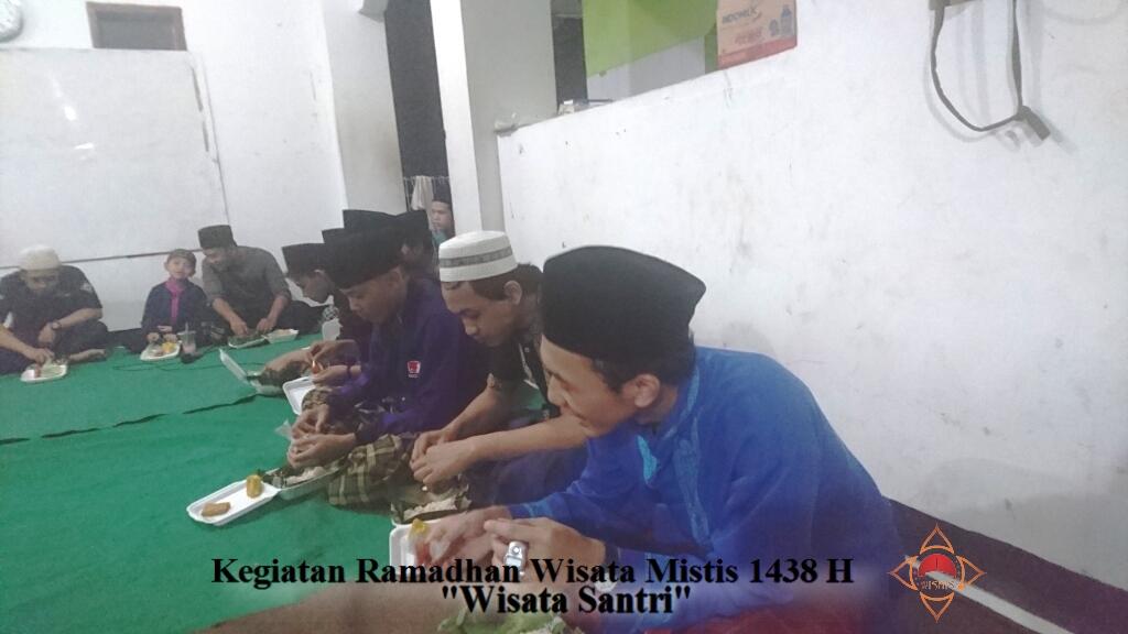 &#91;FR&#93; Berbagi kebahagian di Bulan Ramadhan &quot;Wisata Santri&quot; // @wisatamistis