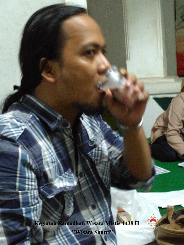 &#91;FR&#93; Berbagi kebahagian di Bulan Ramadhan &quot;Wisata Santri&quot; // @wisatamistis