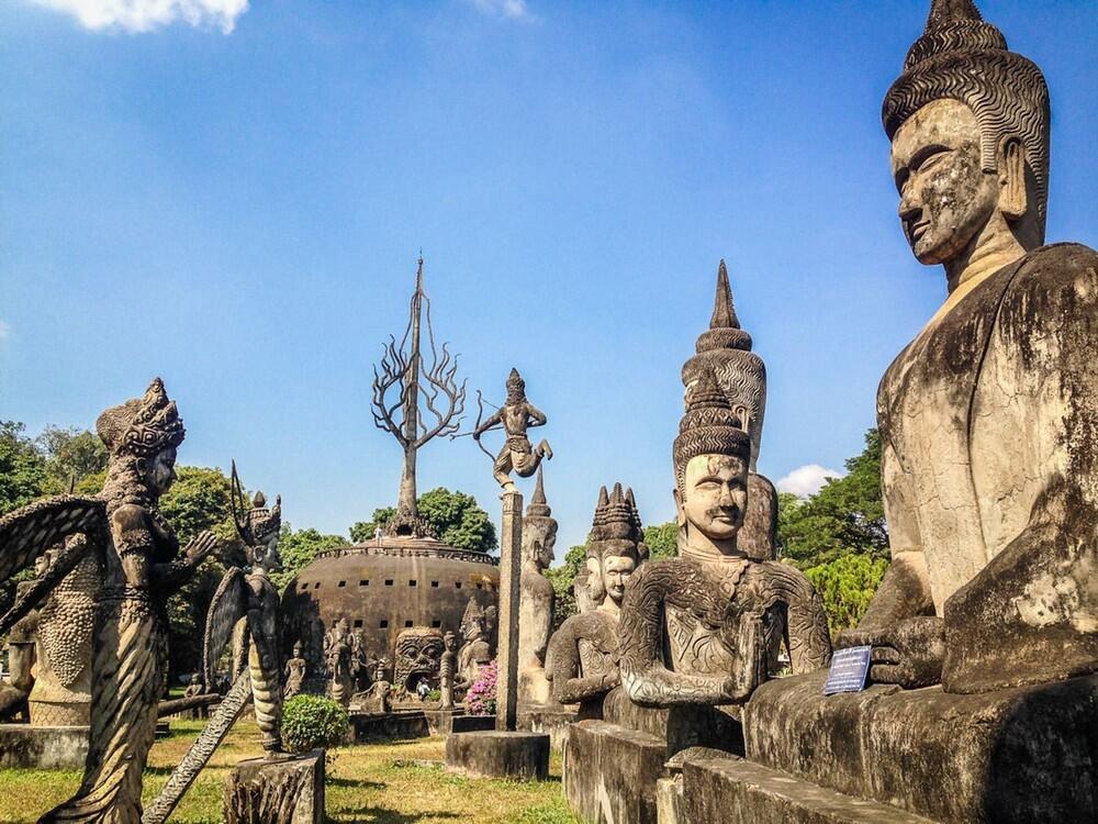 SINGGAHLAH DI VIENTIANE, IBUKOTA NEGARA LAOS