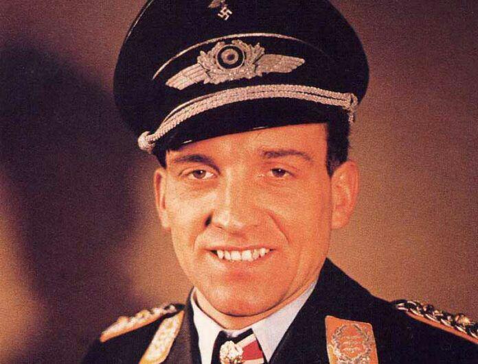 Hebat Gan! Pilot Ini Masih Selamat Meski 32 Kali Ditembak Jatuh Dalam Pertempuran
