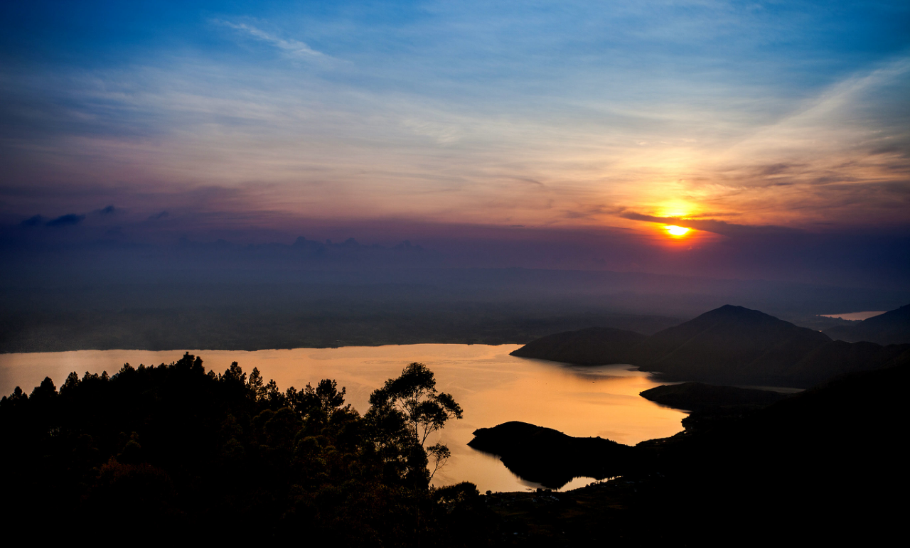 &quot;Menara Pandang Tele&quot; Cara Asik Menatap Danau Toba Dari Ketinggian