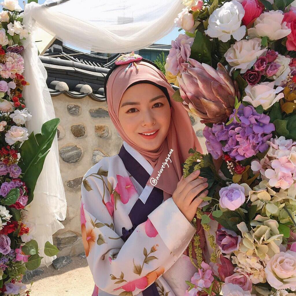 Ayana Moon, Mantan Girlband Korea yang Jadi Muslimah dan Berhijab