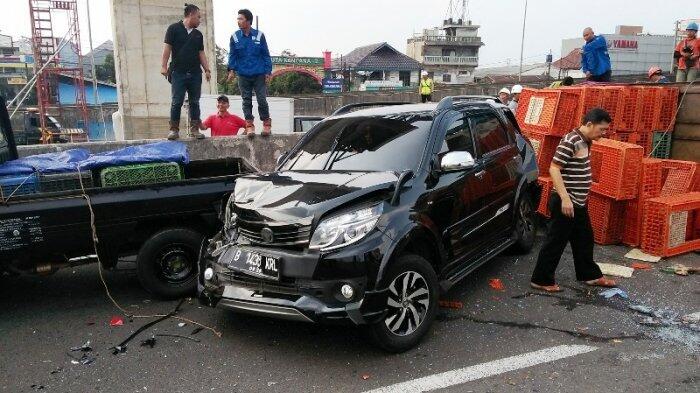 Truk Tabrak 10 Mobil di Jalan Sholeh Iskandar Kota Bogor