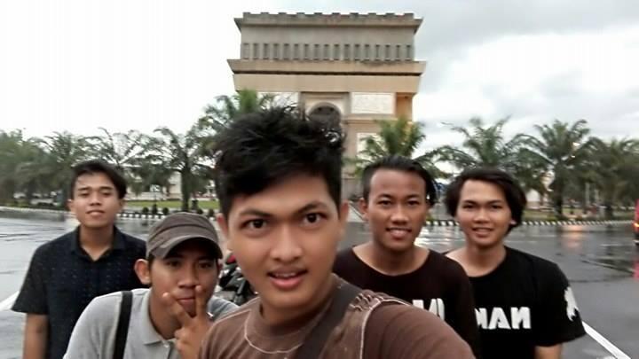WISATA TERPOPULER DI KAMPUNG INGGRIS PARE
