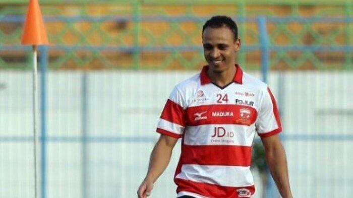 Manajemen Madura United Beri Odemwingie Libur Panjang