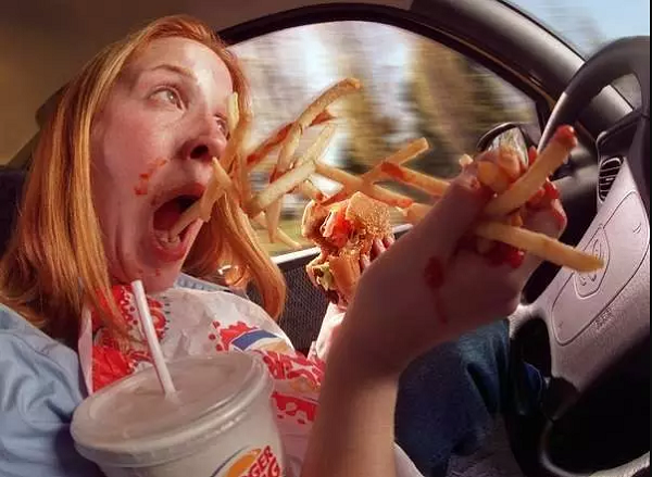 7 Aturan Unik Berkendara Yang Harus Agan Ketahui Sebelum Road Trip!