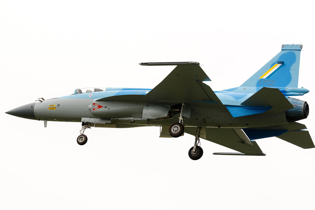&#91;MANTAP&#93; JF-17M Thunder Myanmar Air Force Terbang Perdana !