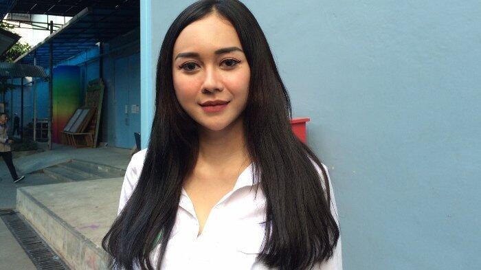 Aura Kasih Lebih Nyaman Berteman dengan Laki-laki, Mengapa?