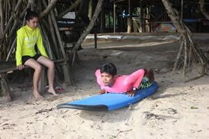 Belajar Surfing Di PulauMerah Banyuwangi Jawa Timur