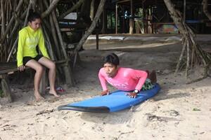 Belajar Surfing Di PulauMerah Banyuwangi Jawa Timur