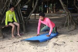Belajar Surfing Di PulauMerah Banyuwangi Jawa Timur