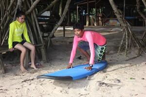 Belajar Surfing Di PulauMerah Banyuwangi Jawa Timur