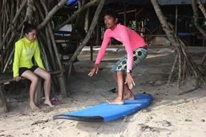 Belajar Surfing Di PulauMerah Banyuwangi Jawa Timur
