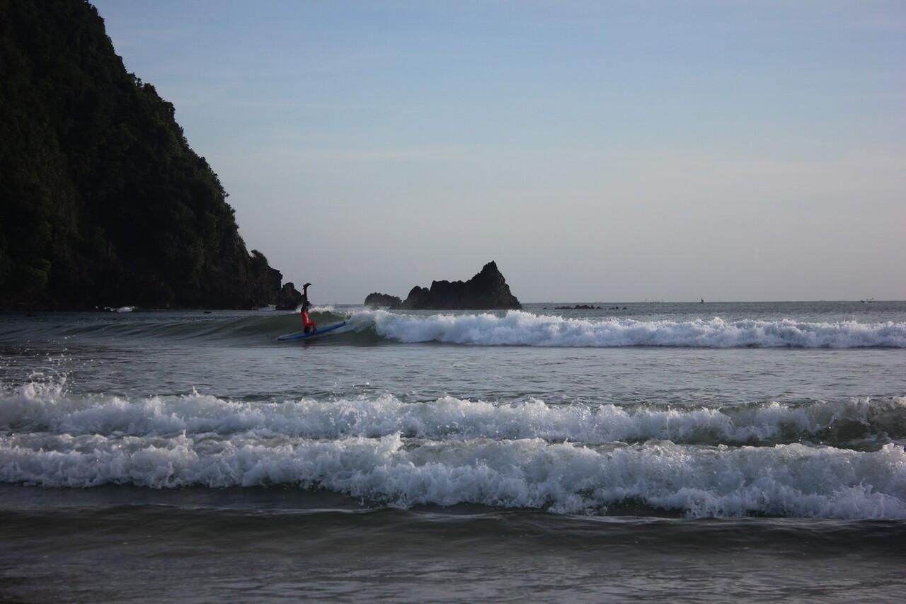 Belajar Surfing Di PulauMerah Banyuwangi Jawa Timur