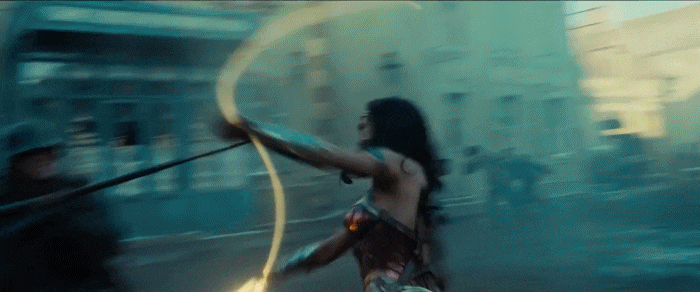 Mungkinkah Teknik Bawa Pedang Ala Wonder Woman Dilakukan?
