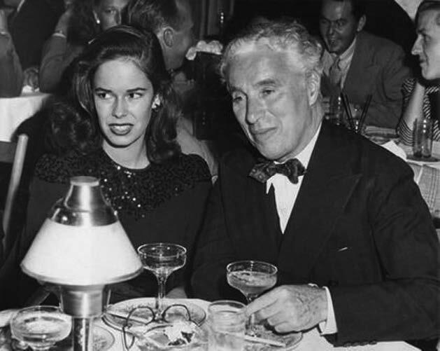 1943: Chaplin menikah dengan Oona O’Neill