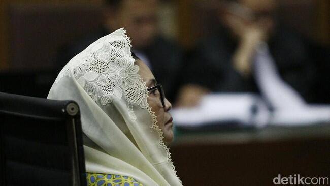 ICW: Aliran Dana ke Amien Rais Jelaskan Teori Follow The Money
