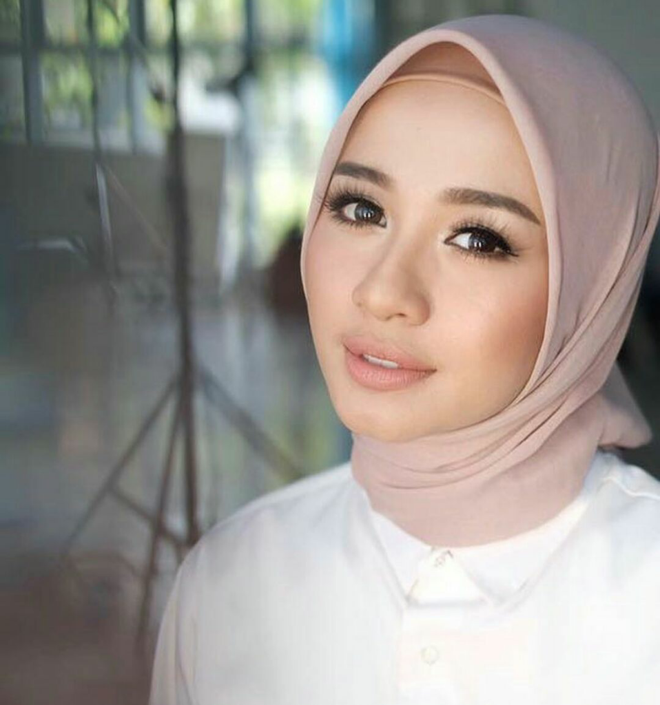 Ini 8 Bukti Ada Ikatan Batin Antara Cewek Dengan Hape! Penasaran?
