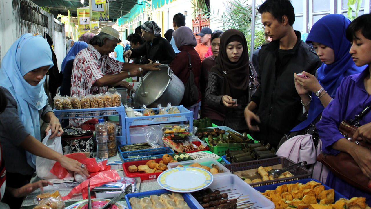 Asal Usul Kata dan Tradisi Ngabuburit