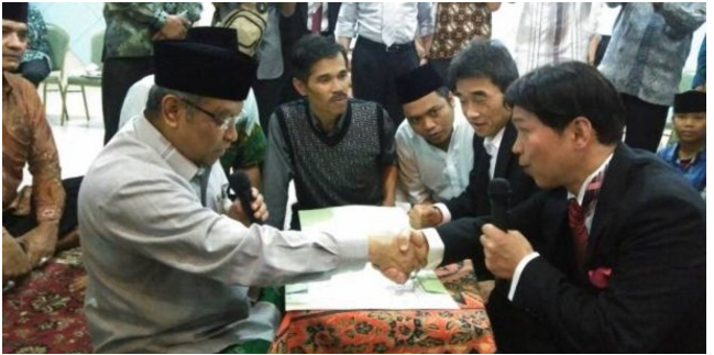 Temukan kedamaian, 2 WN Jepang bersyahadat dibimbing KH Said Aqil