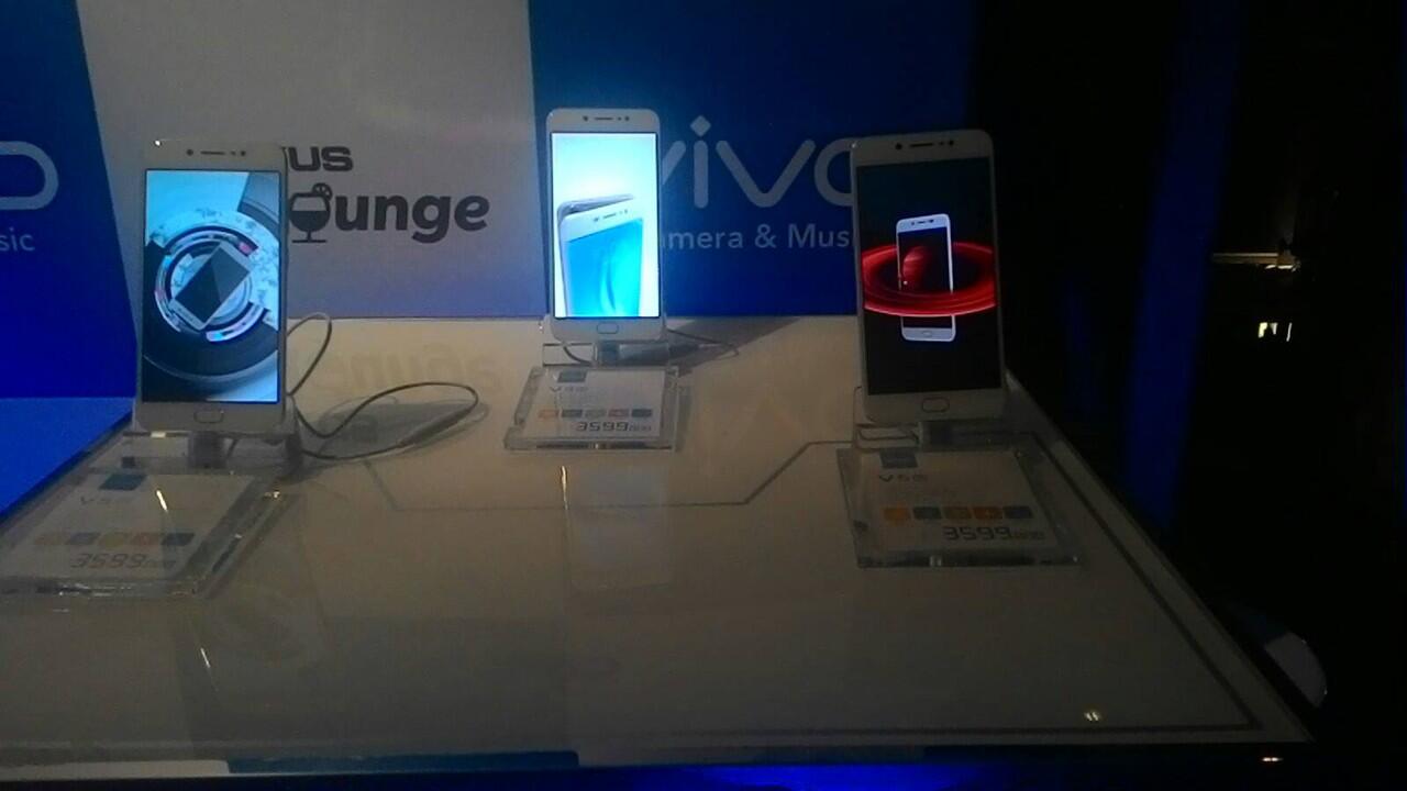 &#91;Field Report&#93; Perfect Time Perfect Place Perfect Selfie with Vivo V5s Pure White